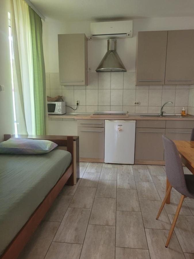 Apartmani Tonci Pag パグ エクステリア 写真