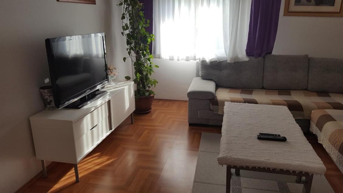 Apartmani Tonci Pag パグ エクステリア 写真